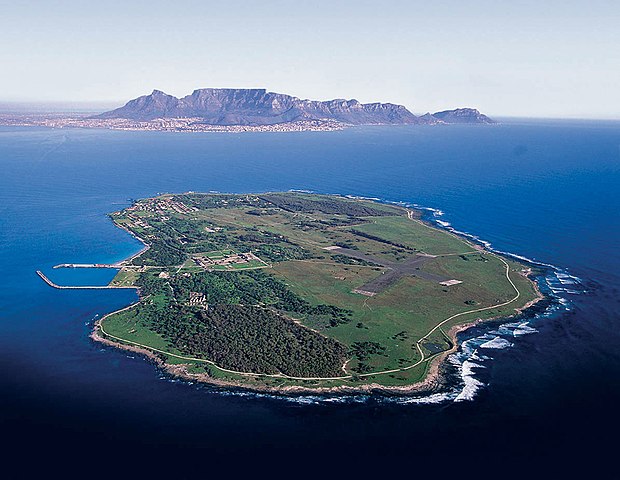 620px-Robben_Island_-_Cape_Town,_South_Africa_(3883849594)