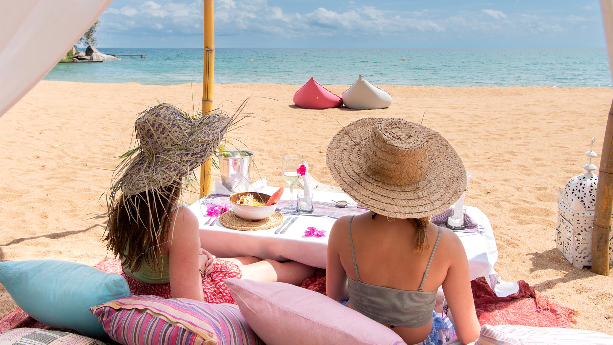 Kaya Mawa beach dining